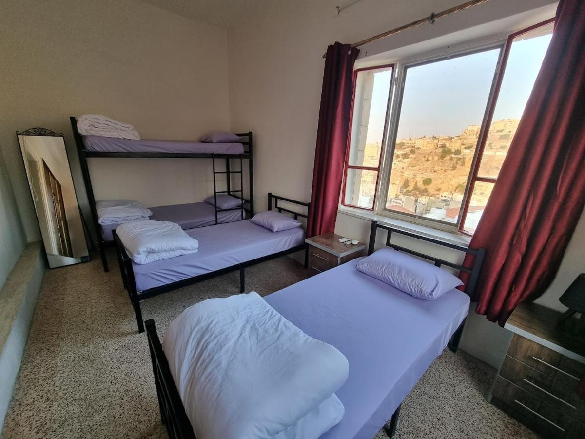 Hostel Rainbow Guest House *
